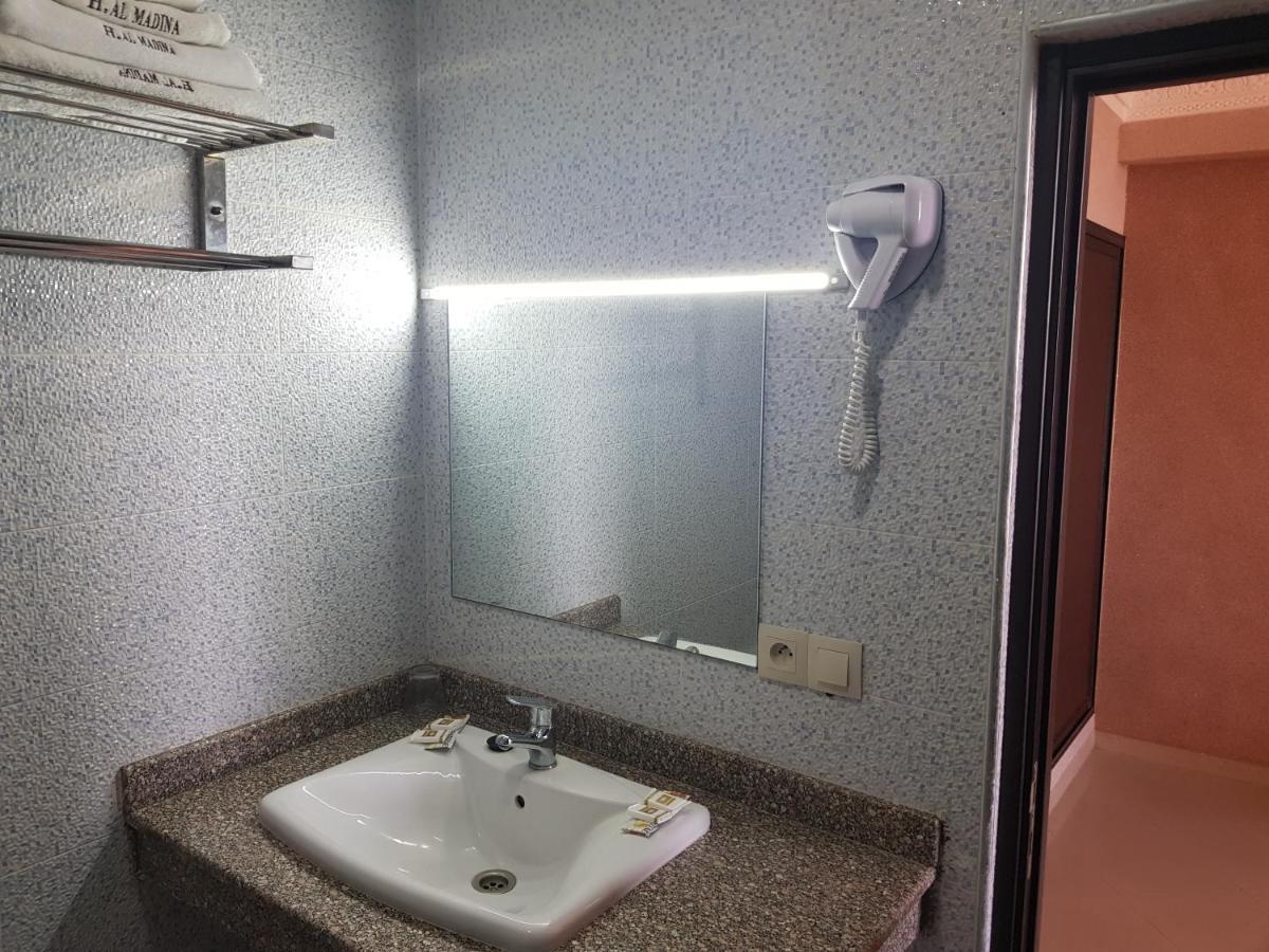 Hotel Al Madina Safi Bagian luar foto