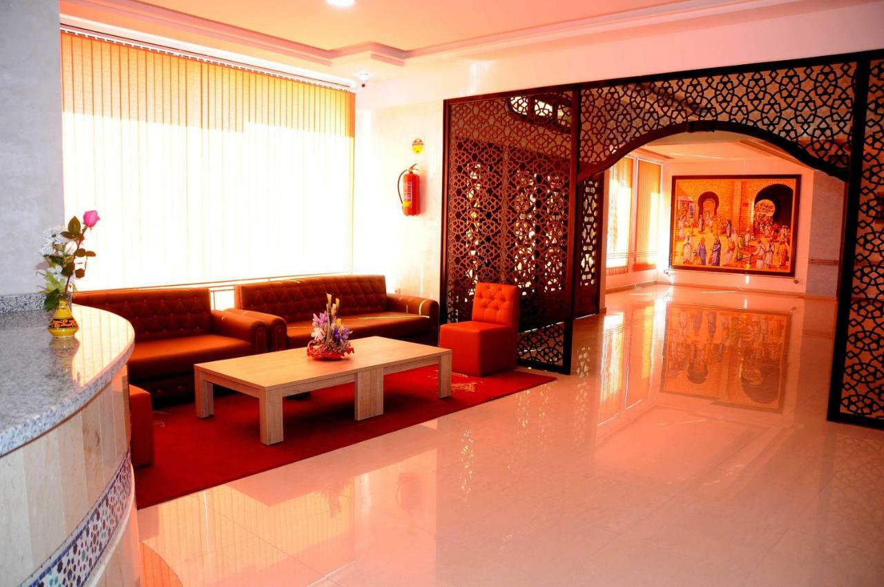 Hotel Al Madina Safi Bagian luar foto