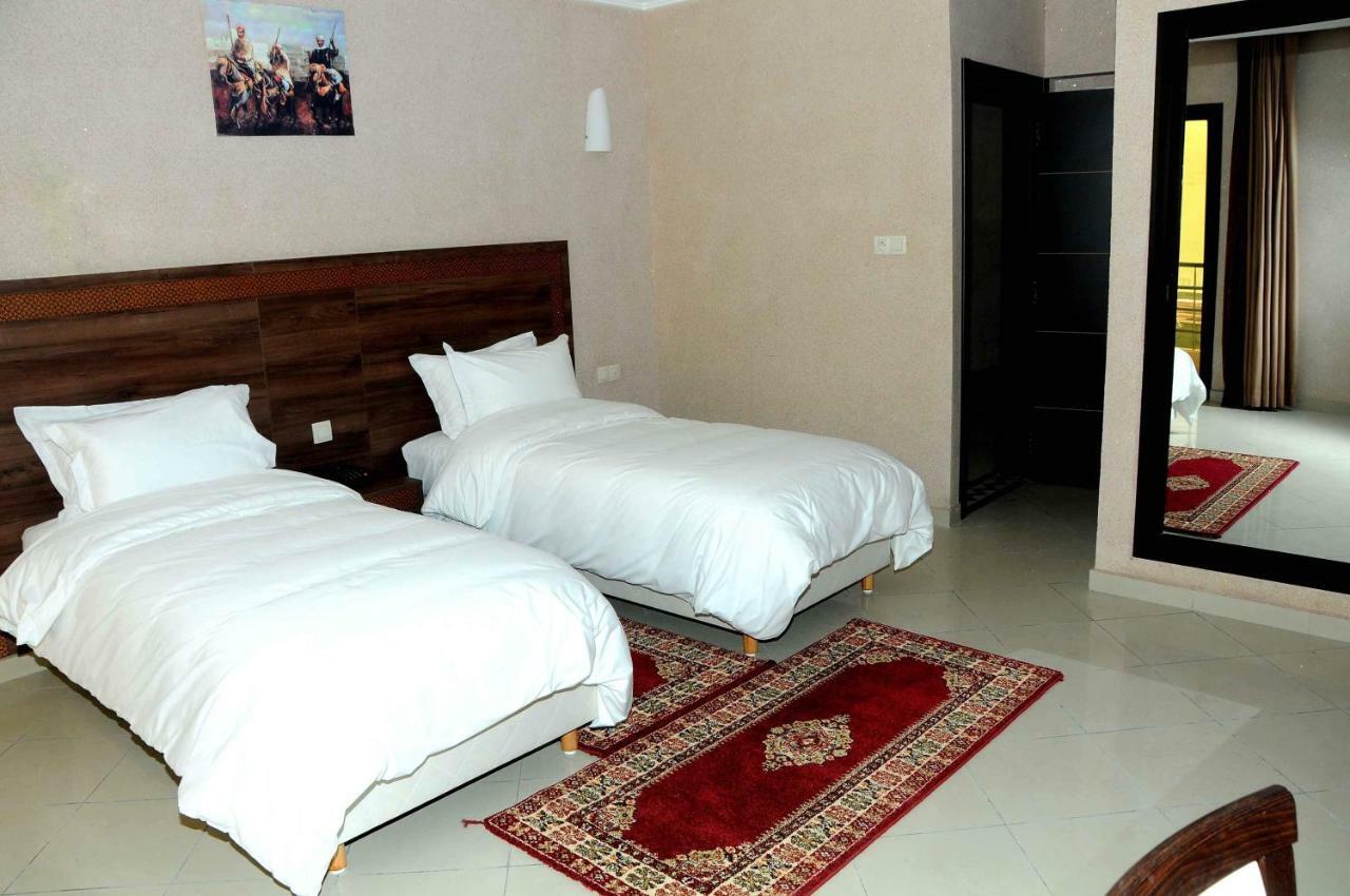Hotel Al Madina Safi Bagian luar foto